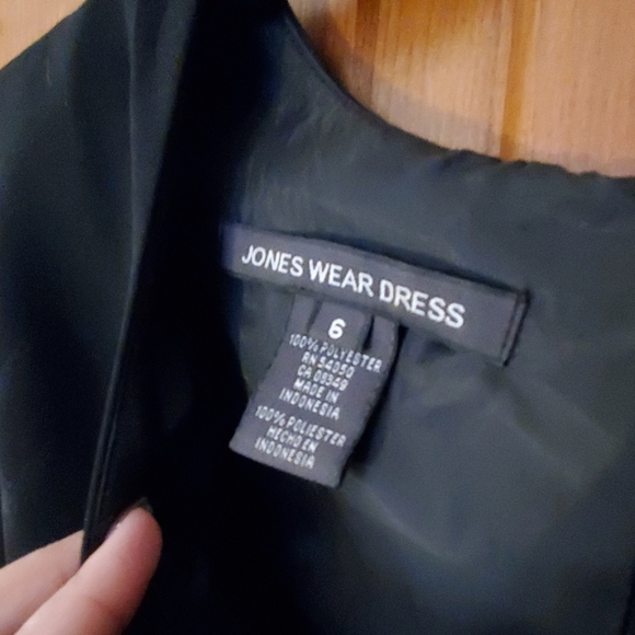 Dress - Picture 3 of 4